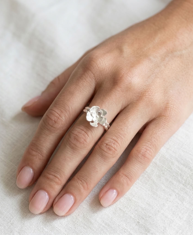 Imagen del producto Anillo Flor Artesanal en Plata ley 950