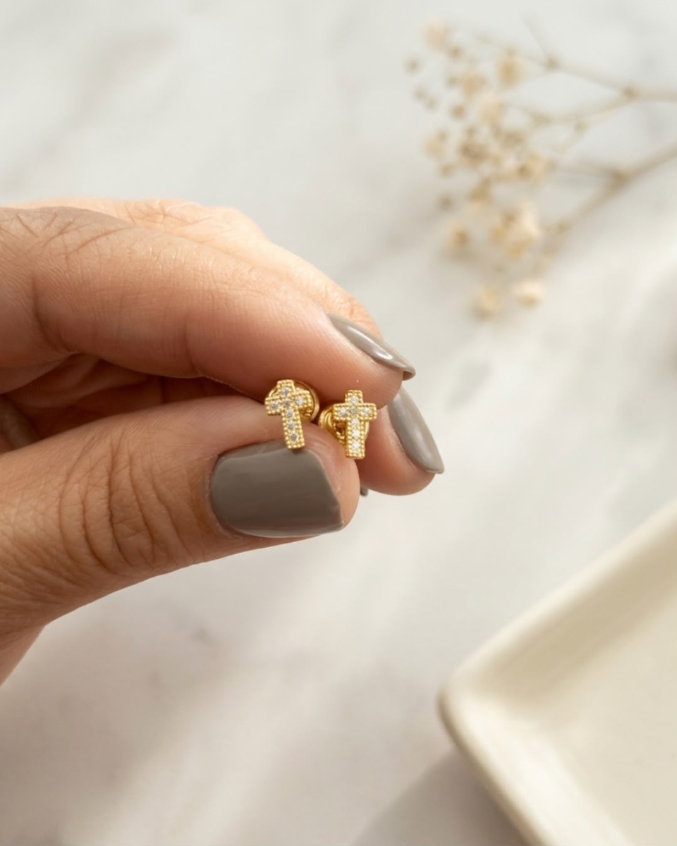 Imagen del producto Topos Cruz en Oro 18K con Circones